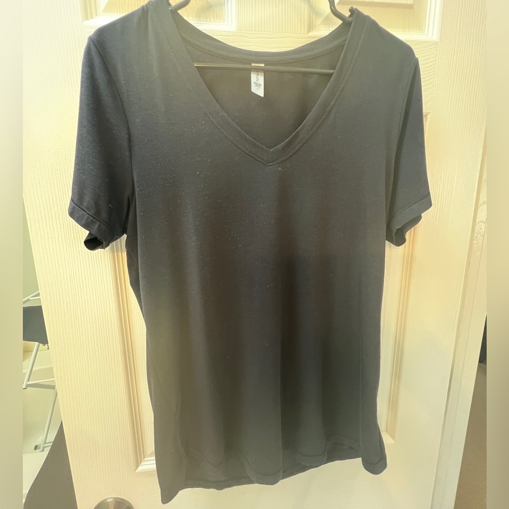 Essential V Neck Tee